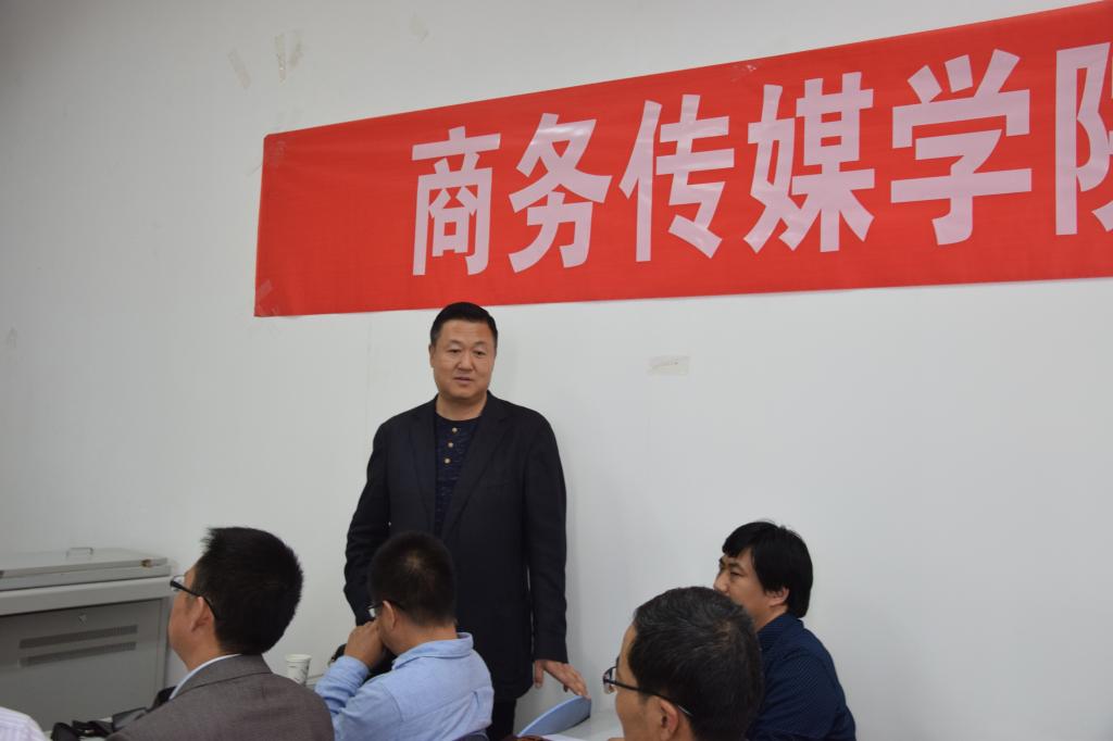 甘肃省广播电影电视总台总编室主任周尚业发言