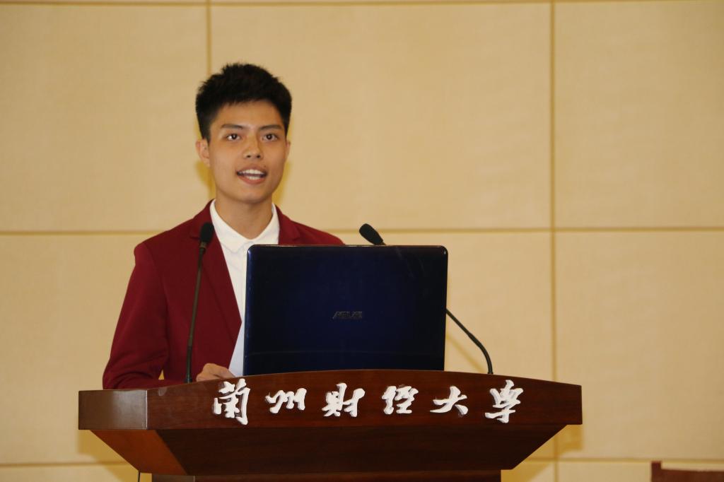 2017级新生代表严炬生同学发言